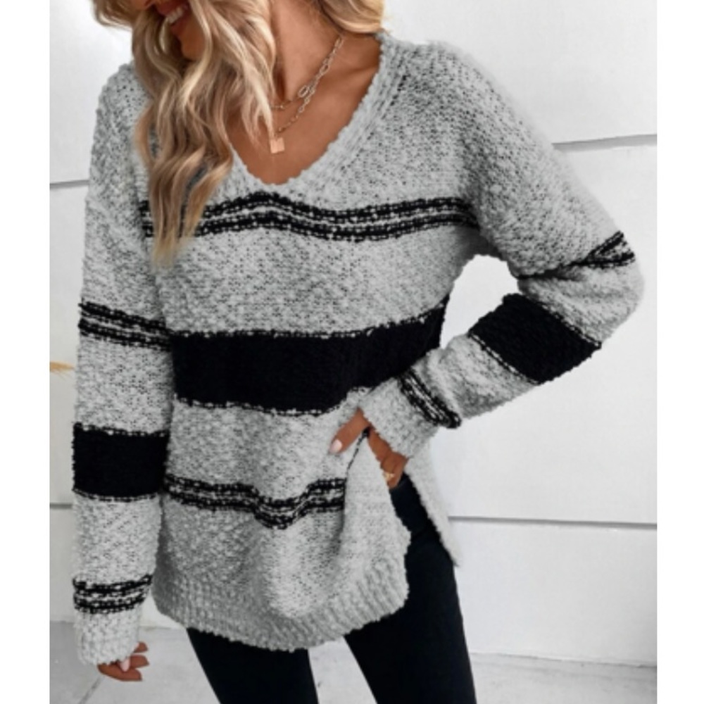 Cozy Swiss dot V neck popcorn sweater top - Picture 12 of 12